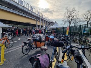 Inauguration de la passerelle de Nogent. Beaucoup de monde malgré le froid glacial !